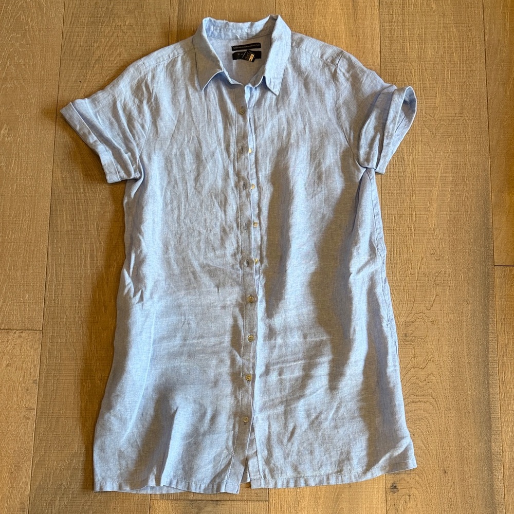 Tahari Sky Blue Short Sleeve Button Down Shirt